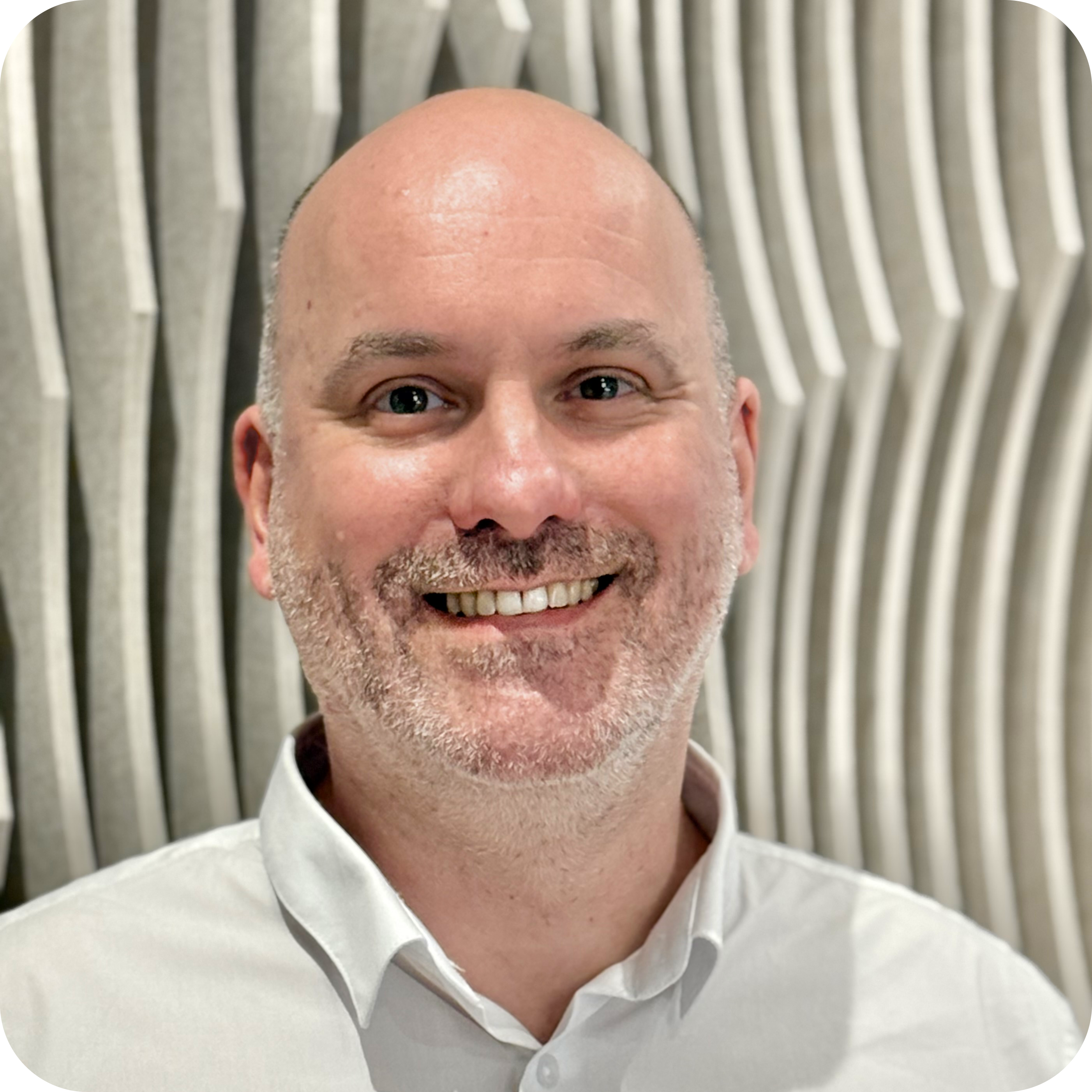 Eric Wager Audiotis CEO Audiotis - Cabinet d'audioprothèse à Belmont / Médis / Royan 2 - Audioprothésiste Royan - Aides auditives - Appareils de correction auditive - Classe 1 - Classe 2 - 100% santé - Dépistage gratuit - Téléconsultation ORL - Otoscan - Intra auriculaire - Conduction osseuse - Acouphènes - Sur mesure - Indépendant - PMR - MDPH - CARA - Royannais - Charente Maritime - 17200 - 17600 - 6 place des Aviateurs de la France Libre - 4 rue Jacques Coeur - Médis - Audioprothésiste indépendant